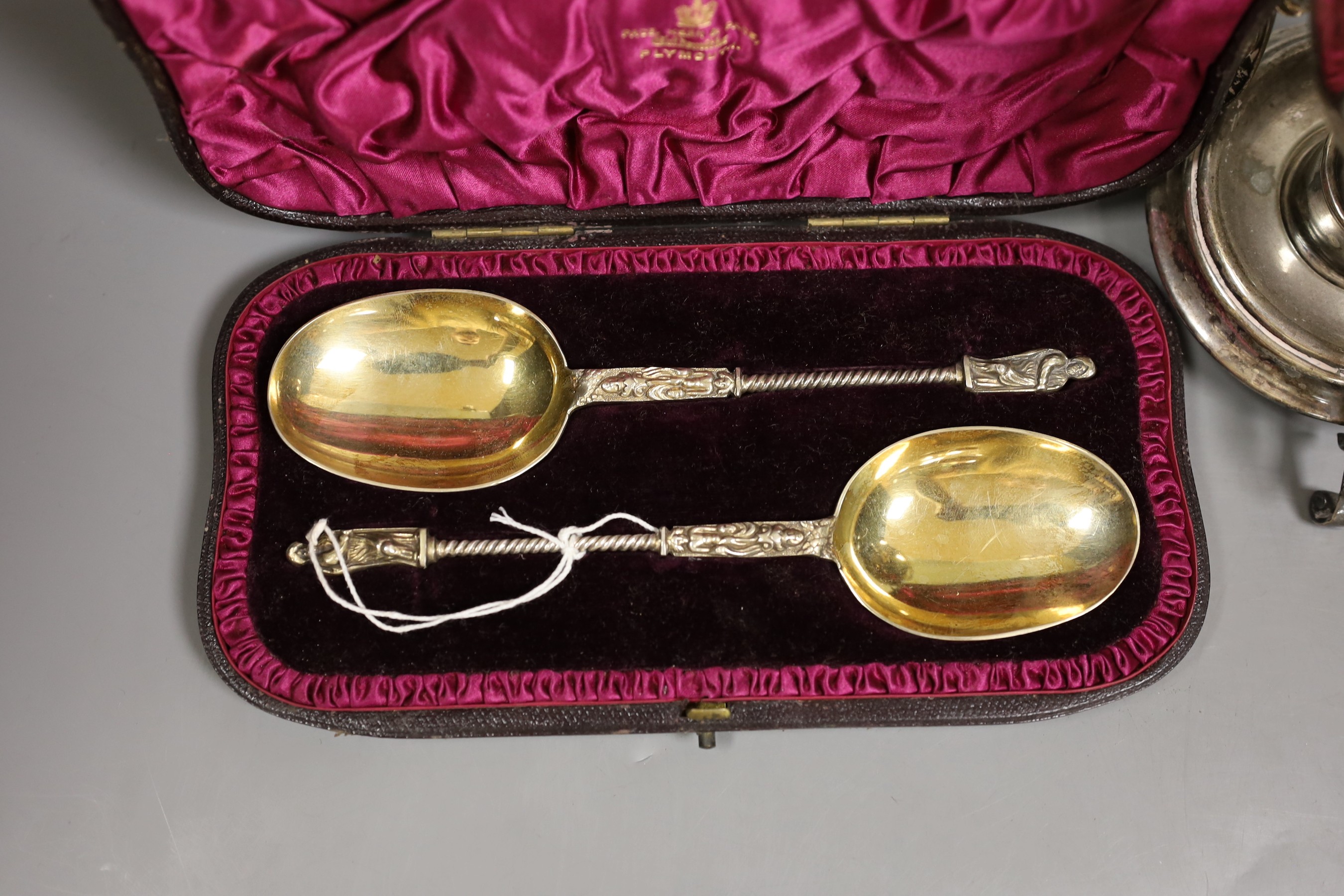 A set of six George V silver teaspoons and tongs, 3oz, a cased pair of Victorian silver gilt apostle serving spoons, 2.9oz and an incomplete plated egg coddler